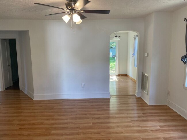 Building Photo - 4 Bedroom Single Family Home in Sandston