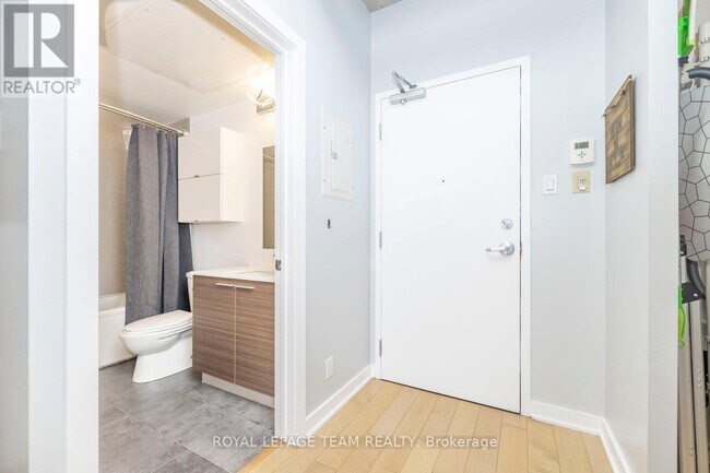 Photo du bâtiment - 354-354 Gladstone Ave