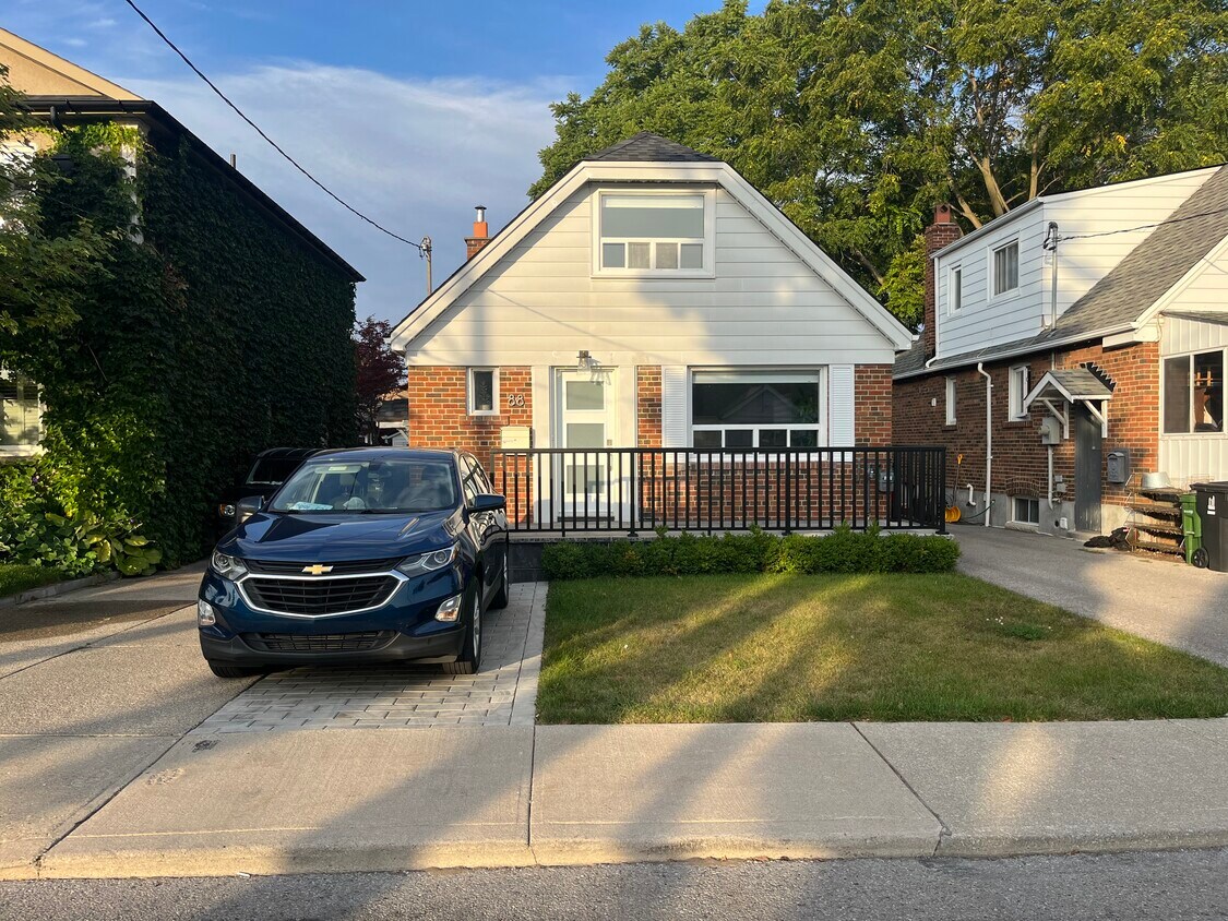 Primary Photo - 88 Binswood Av