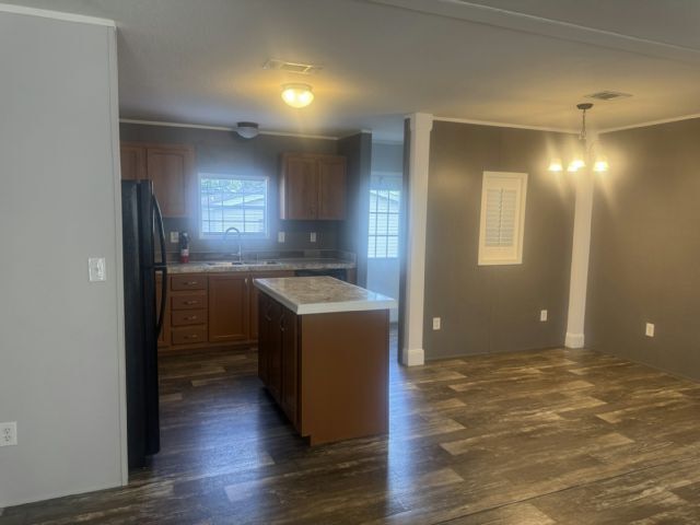 Building Photo - 9402 Paradise Dr