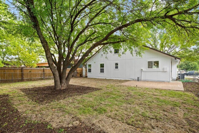 Building Photo - 7520 Uray Dr