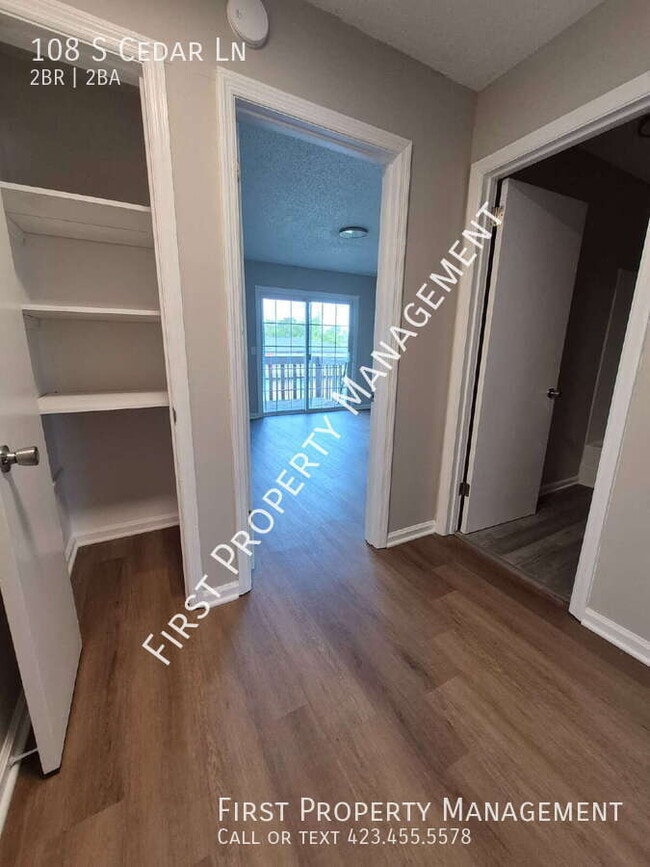 Building Photo - 108 S Cedar Ln