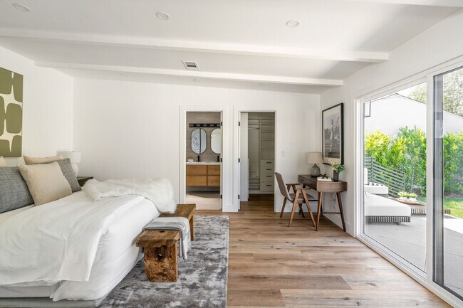 Foto del edificio - 6525 W 85th St