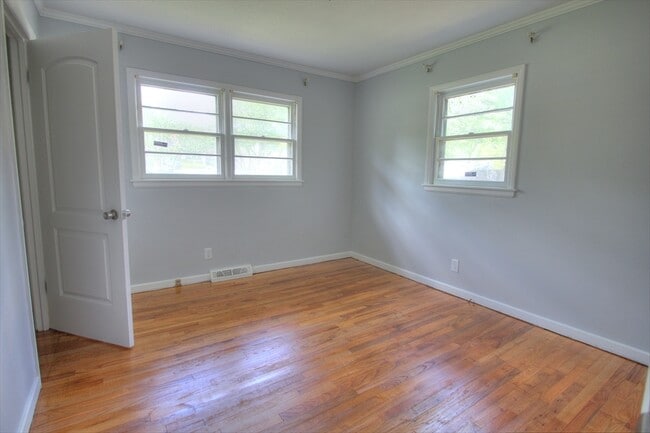 Building Photo - Charming 4 Bedroom, 2 Bath Home with Huge ...