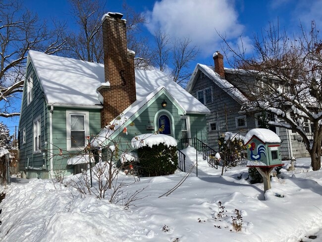 Building Photo - 3226 Milwaukee St