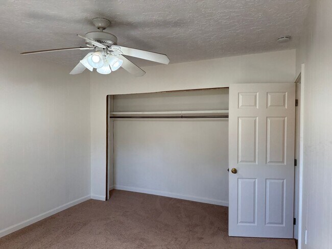 Building Photo - L0016 A &amp; B