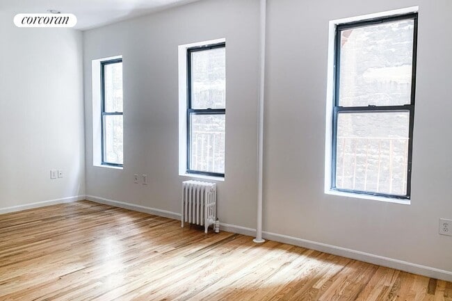 Building Photo - 128 W 13th St