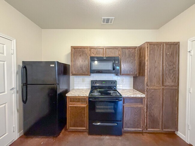 Building Photo - 1718 Indian Trail
