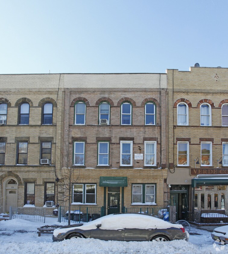Building Photo - 256 Irving Ave