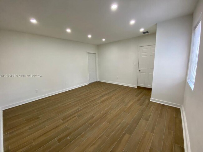 Foto del edificio - 255 NW 41st Ave
