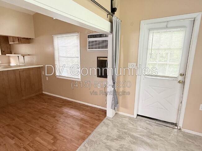 Foto del edificio - 1661 27th Ave N