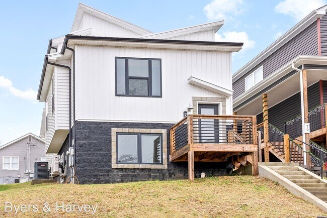 Building Photo - 3 br, 2 bath House - 76 West High Street