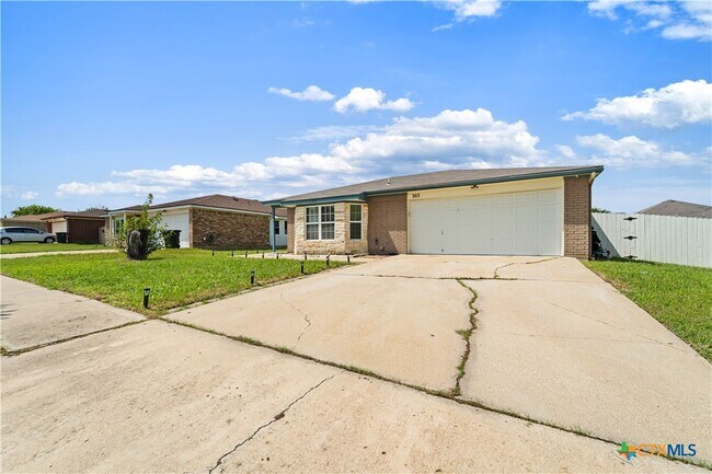 Building Photo - 303 Carly Dr