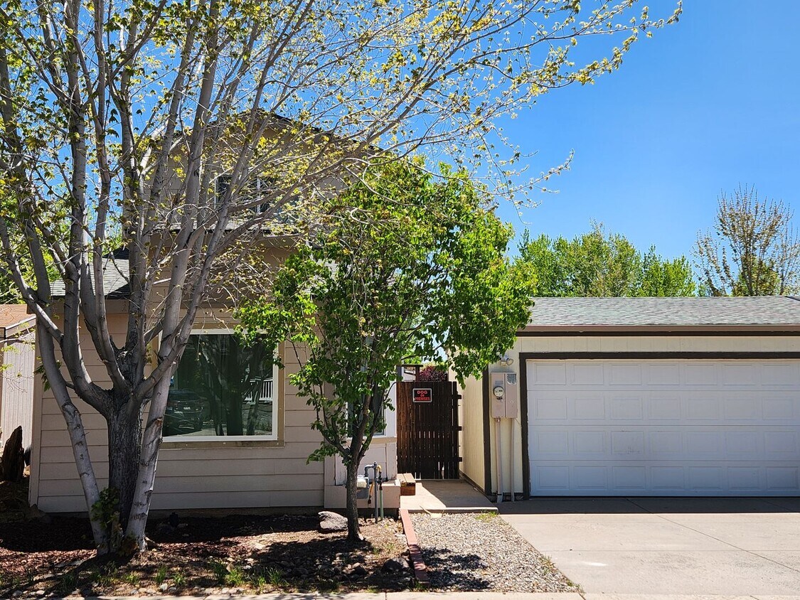 Foto del edificio - COMING SOON! Beautifully Remodeled Home Ne...