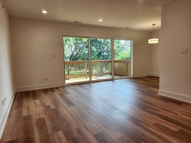 Foto del edificio - 915 S Ct of Shorewood