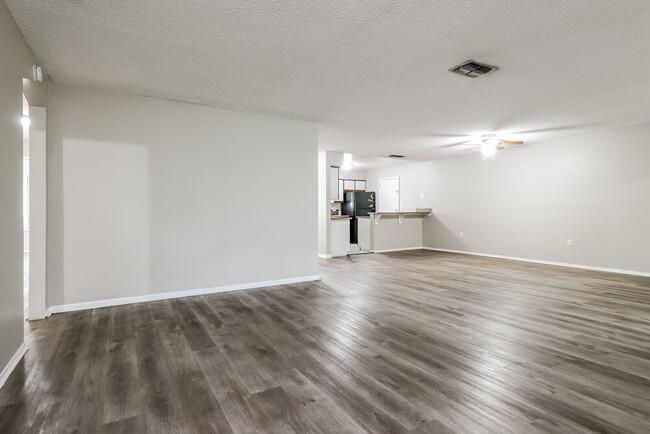 Building Photo - 10412 Manassas Cir