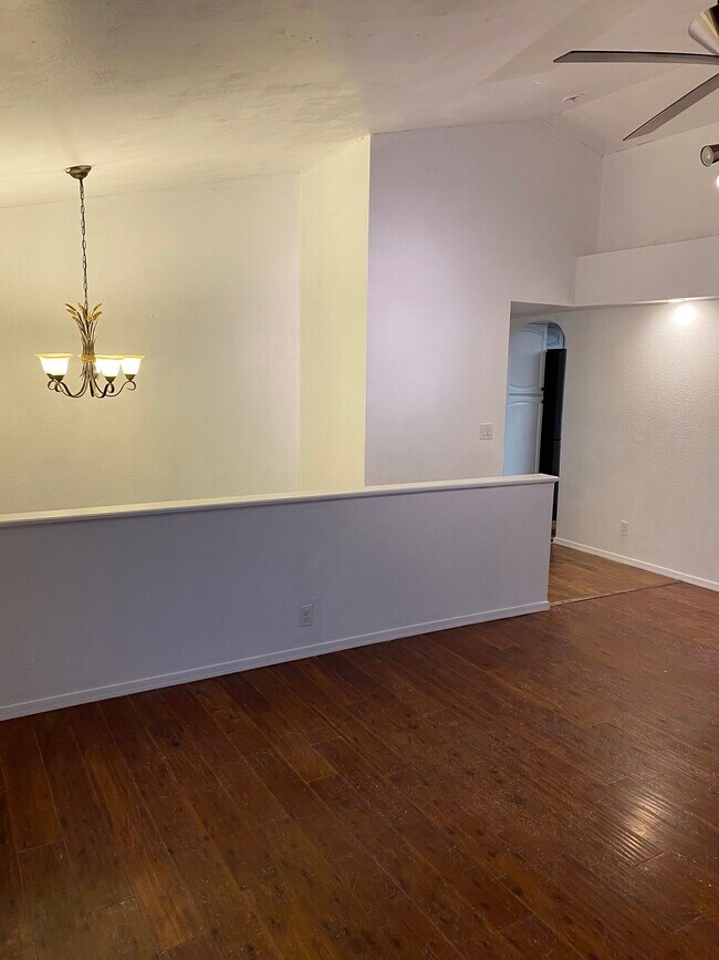 Building Photo - 1220 W Sea Crest Dr