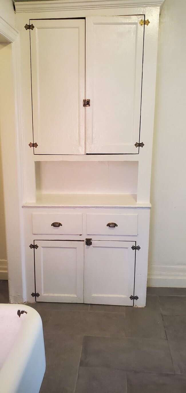 kitchen - 81 Calyer St