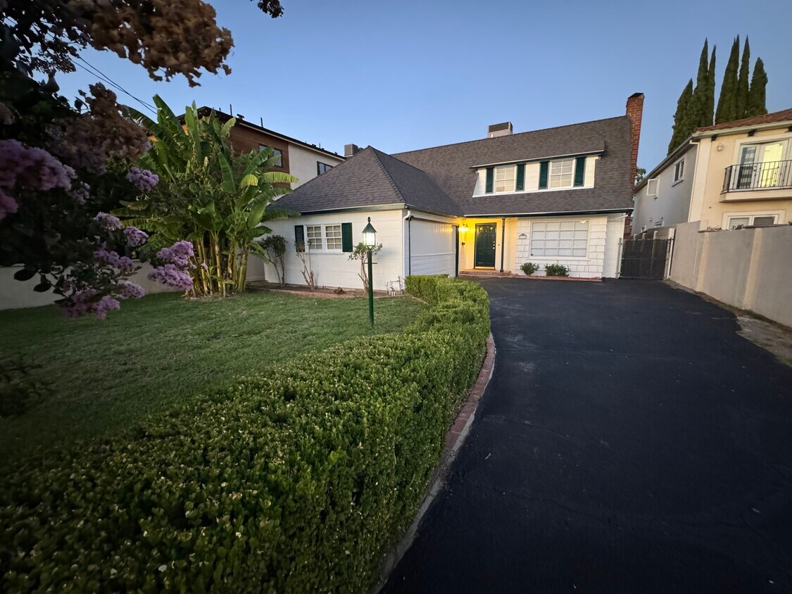 Foto principal - 4918 Haskell Ave