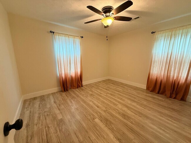 Foto del edificio - 400 Gayle Way