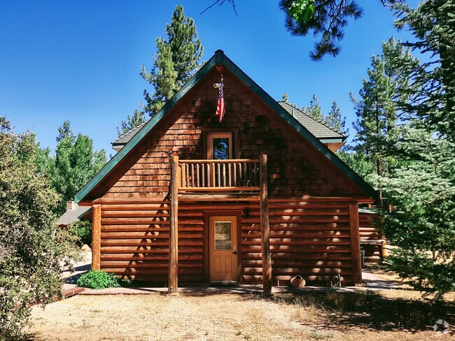 Entrance of Guest House - 59570 Devils Ladder Rd