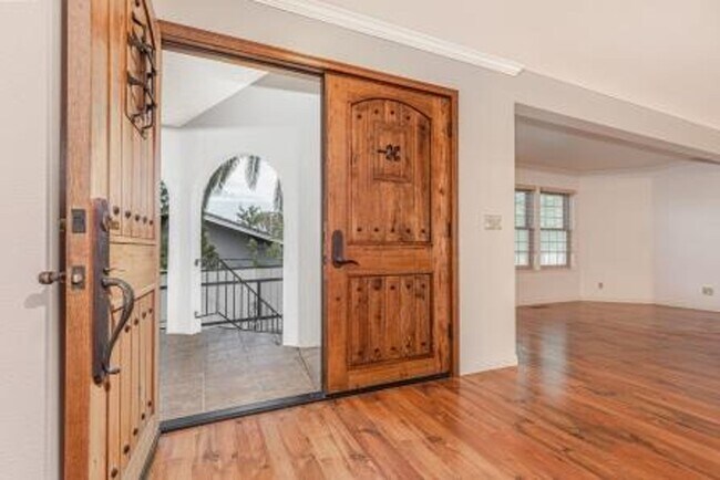 Building Photo - 447 Adams Way