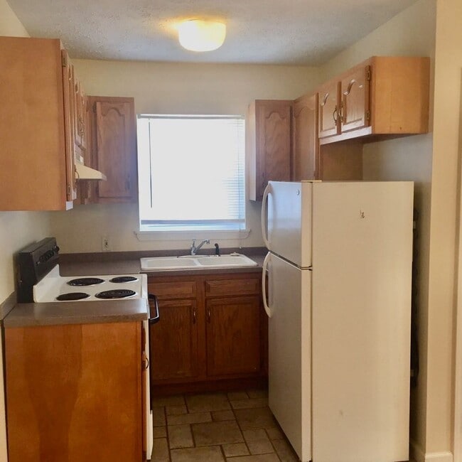 Building Photo - Cottage Close to Downtown Black Mountain
