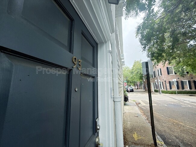 Building Photo - 93 Tradd St