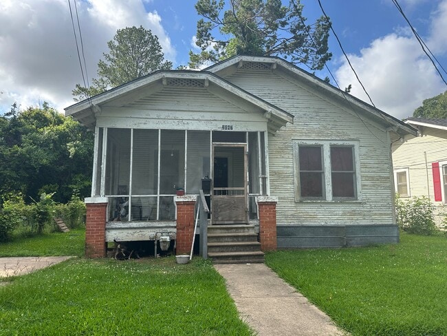 Building Photo - 2047 Kelly St