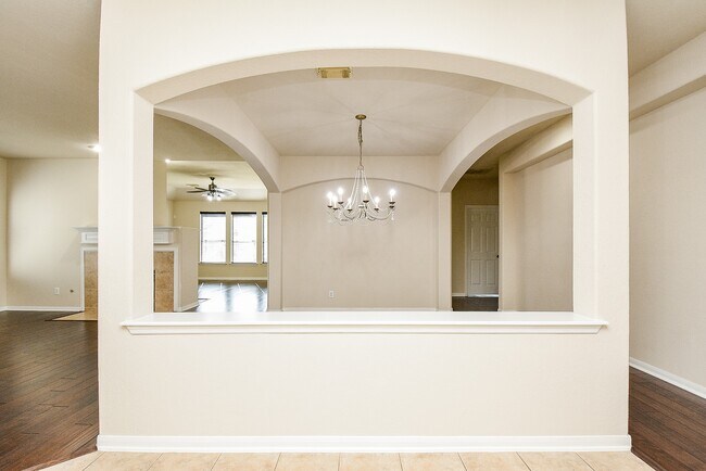 Building Photo - 9135 Edgeloch Dr
