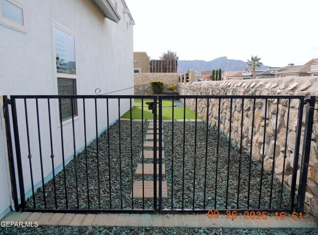 Foto del edificio - 11533 Robert Lennox Dr