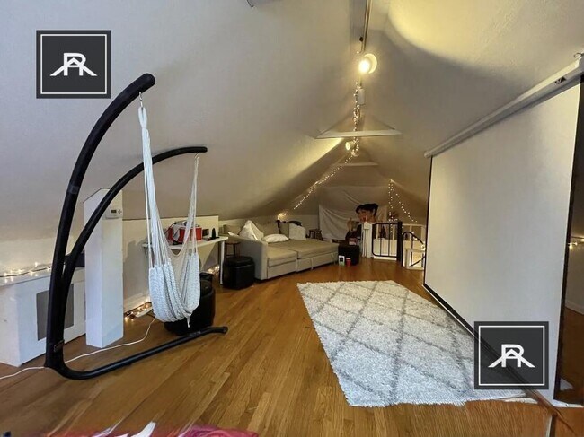 Foto del edificio - 4 bedroom in Brookline MA 02446