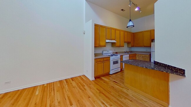 Foto del edificio - Old Town Duplexed Three Bedroom Two Bath