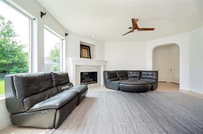 Foto del edificio - 215 Wildmoor Ct