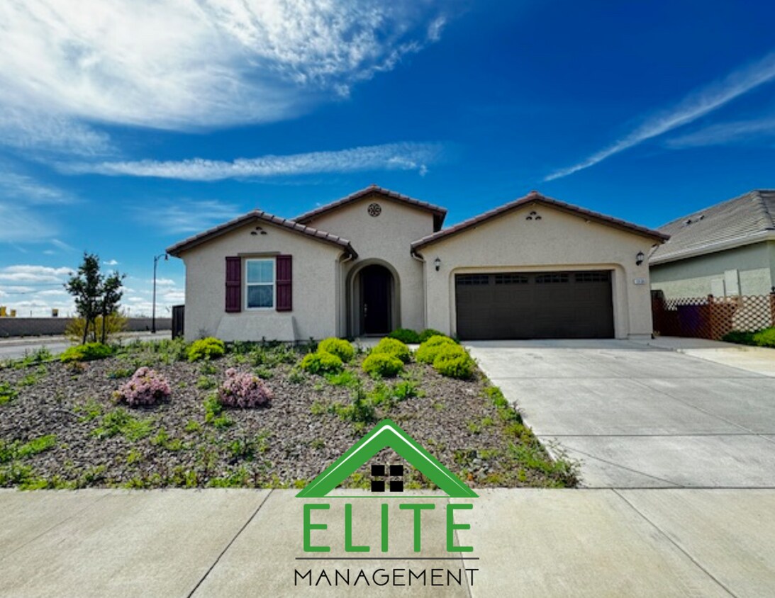 Primary Photo - **UNIQUE 3 BEDROOM, 3 FULL BATHROOMS HOUSE...