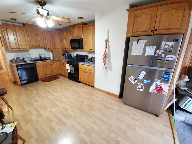 Foto del edificio - 517 E 3rd St