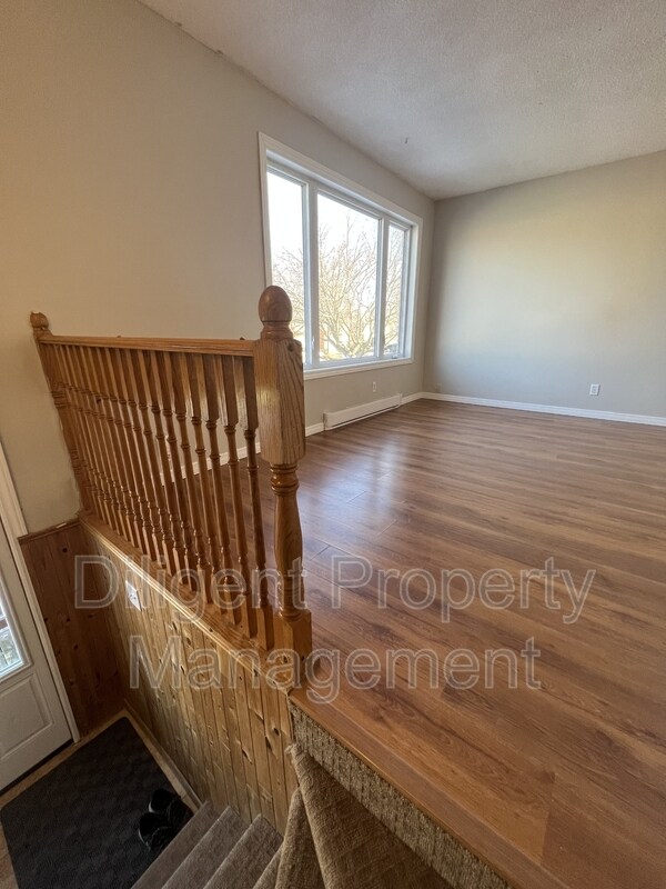 Photo du bâtiment - 751 Mountain Ash Rd