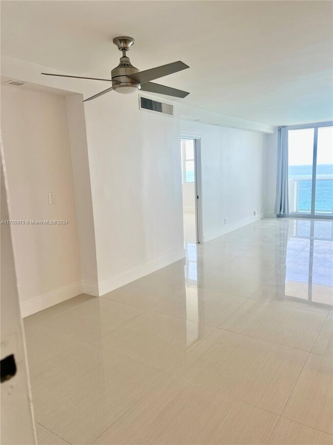 Foto del edificio - 3140 S Ocean Dr