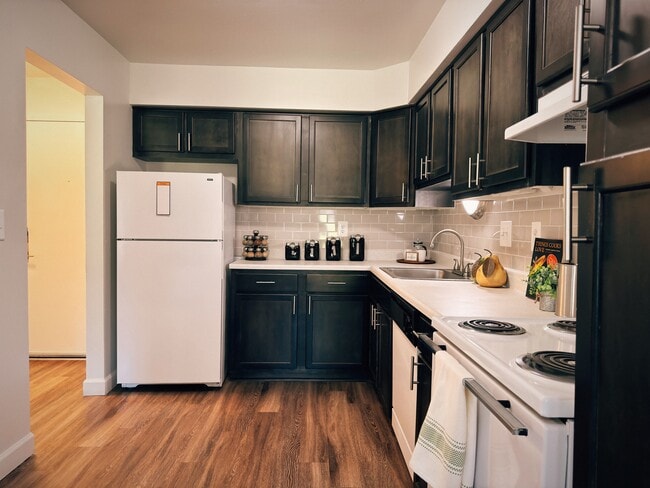 Open space kitchen with hardwood flooring - ReNew Franklin Hills
