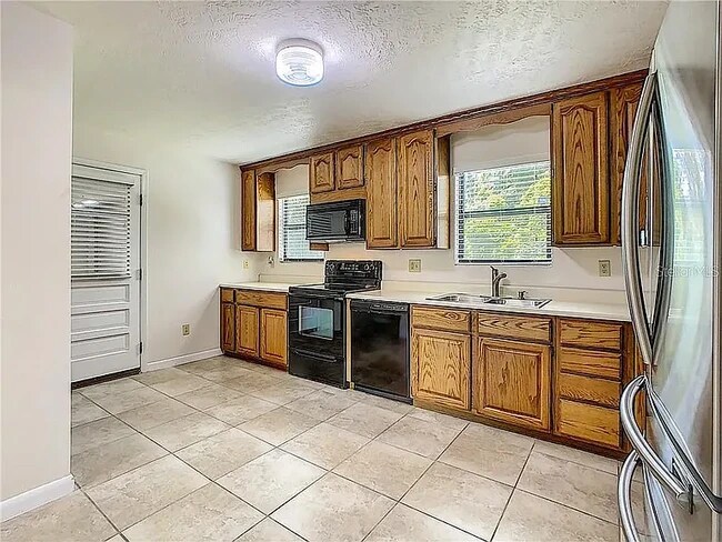 Foto del edificio - 4476 Fairview Ave