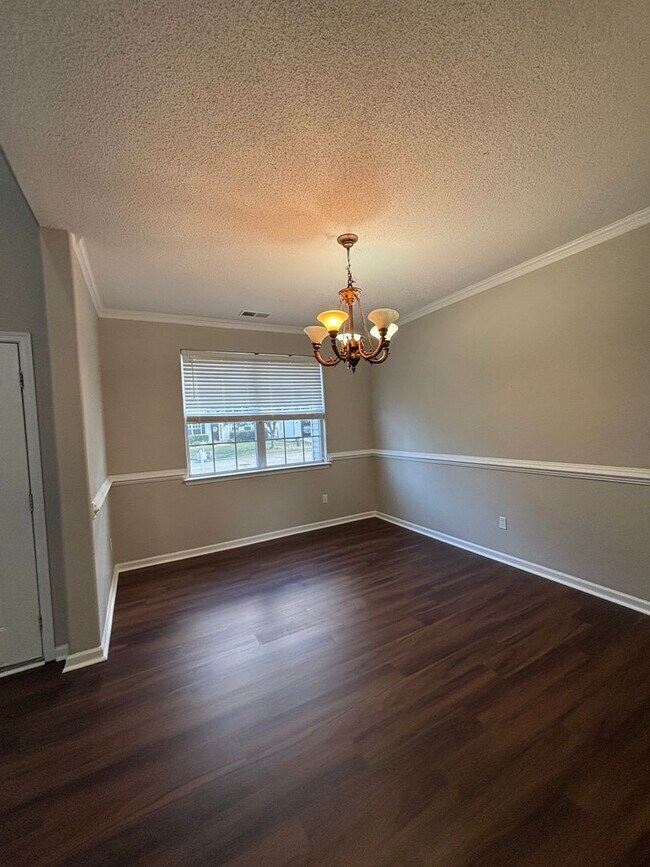 Building Photo - 867 Holbrook Dr