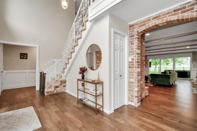 Building Photo - 707 Chevy Chase Cir