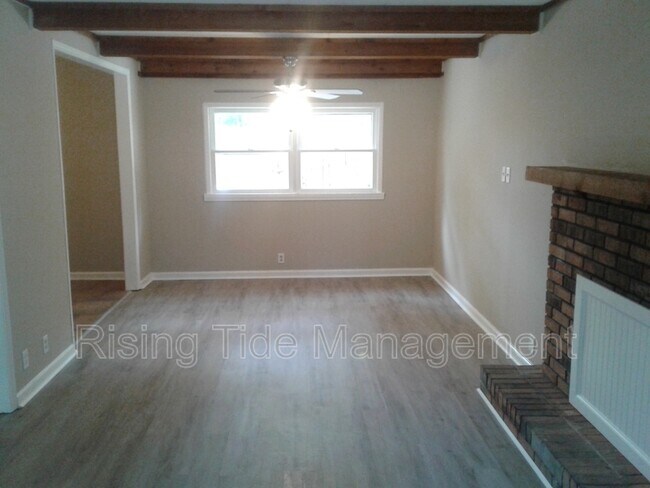 Foto del edificio - 305 Argonne Dr