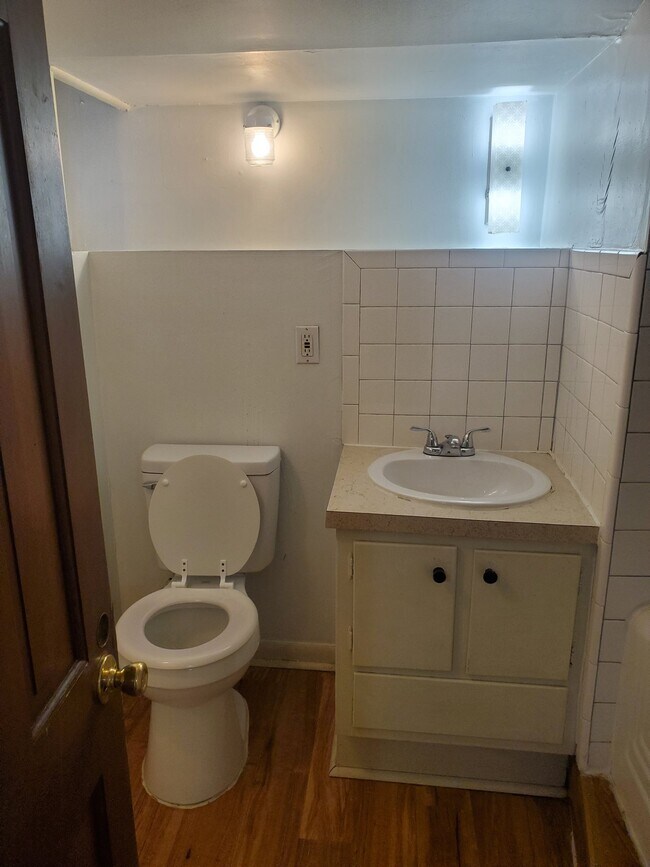Foto del edificio - 1229 E Elm St