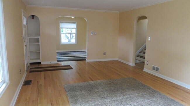 Building Photo - Beautiful 5 bed 2 bath home in Corvallis