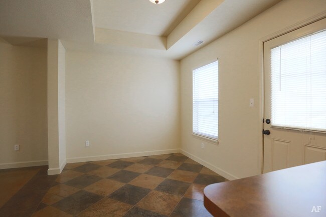 Building Photo - 3213-3215 Jenne Hill Dr