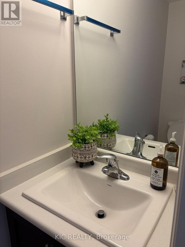 Building Photo - 62 King George Way