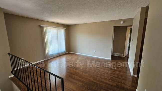 Foto del edificio - 3234 S Dudley St