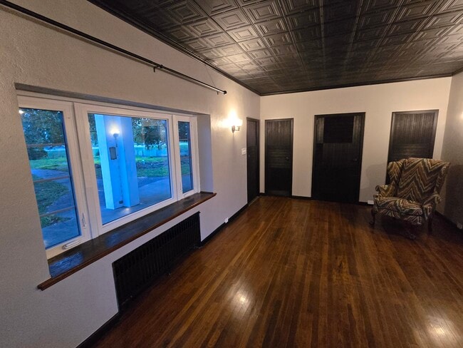 Building Photo - 606 Sunset Ave