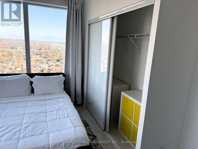 Building Photo - 5 Defries St